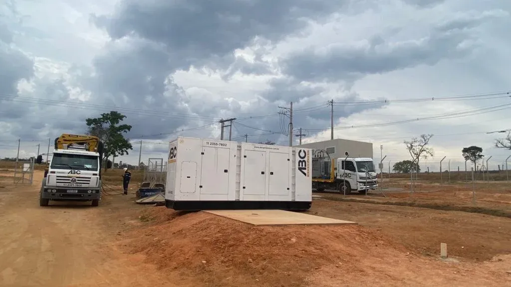 Energia Ininterrupta em locais remotos: solução customizada para usina fotovoltaica