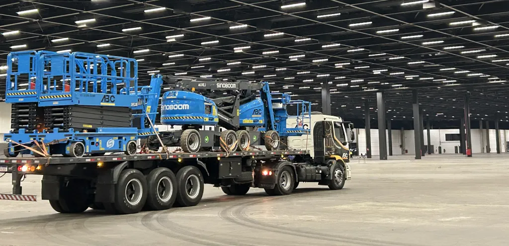 Locação de plataformas elevatórias para montagem de eventos